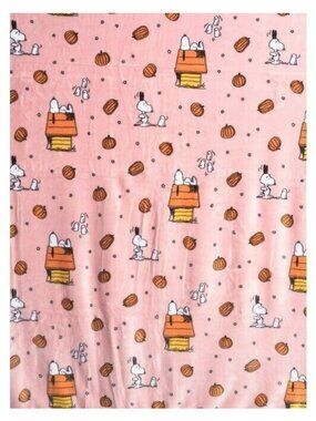 Peanuts Snoopy Halloween Pumpkin Plush Throw Blanket Pink 50" x 70"